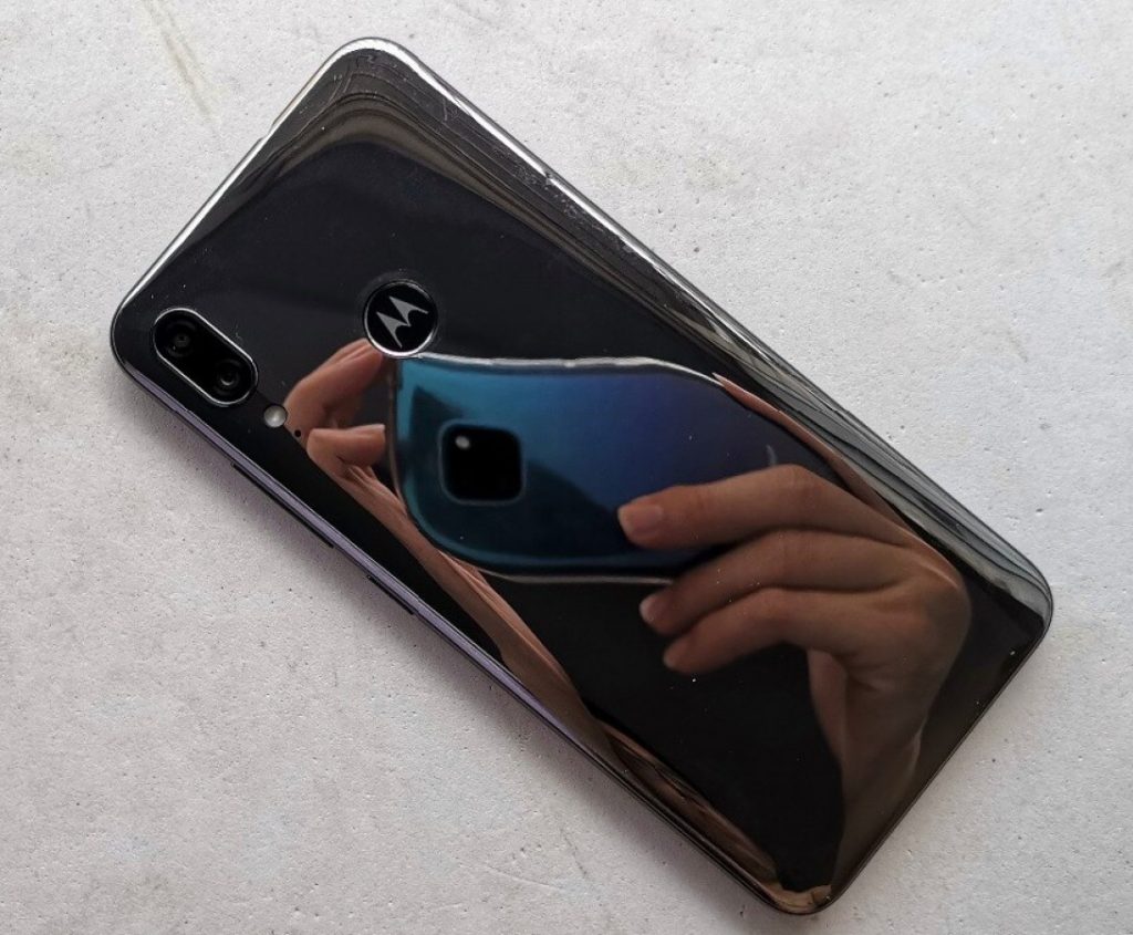 صور حية تكشف عن تصميم هاتف موتورولا Moto E6 Plus التقنية بلا حدود