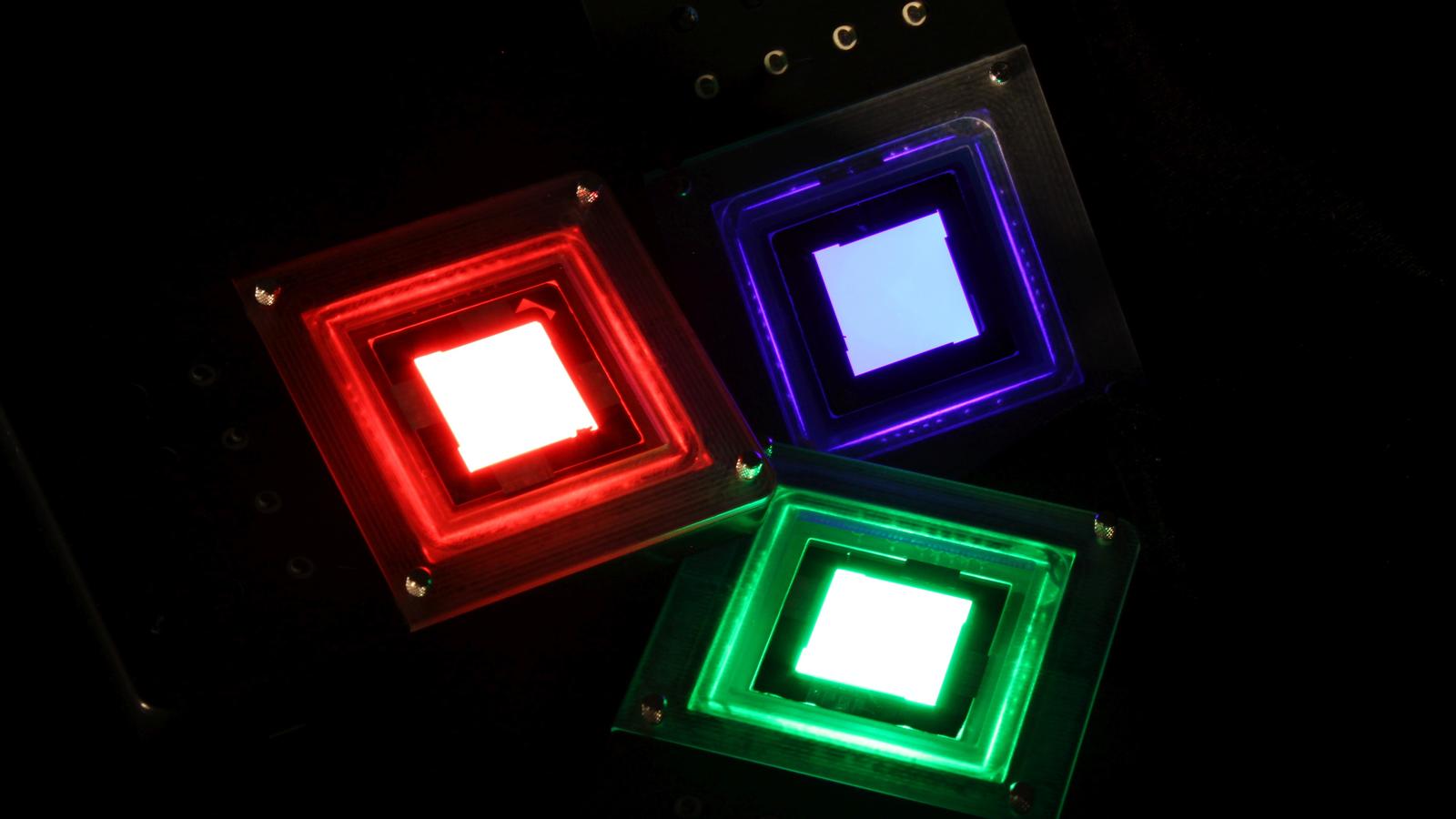 Quantum dot led. Неорганические светодиоды. Светильник qled3-130. Green Red OLED lifespan.